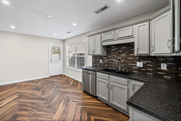 $2,100 | 1002 Hendricks Court, Clarksville, TN 37040