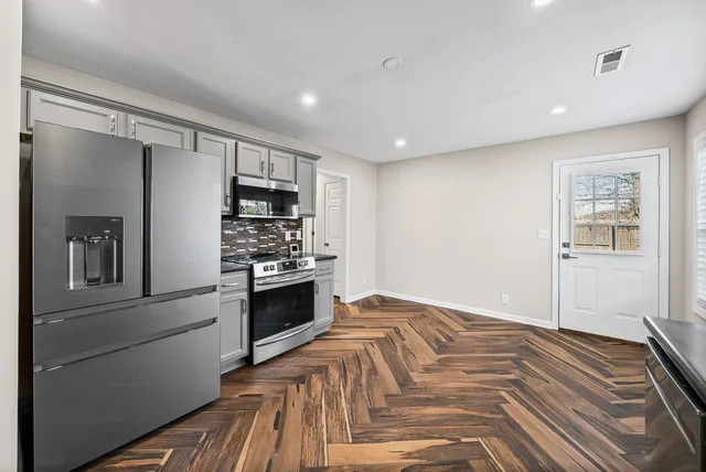 $2,300 | 1002 Hendricks Court, Clarksville, TN 37040