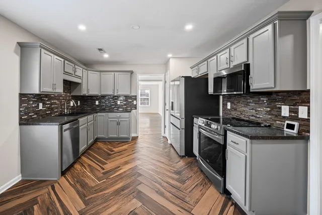 $2,300 | 1002 Hendricks Court, Clarksville, TN 37040