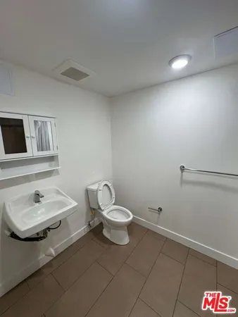 $1,995 | 1039 East 28th Street, Unit 207, Los Angeles, CA 90011