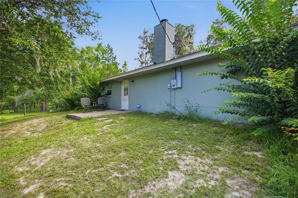 17900 Northwest 120th Avenue Road Reddick, FL 32686 - Photo 23 of 45 a backyard of a house with lots of green space
