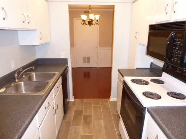 $1,400 | 5025 Hillsboro Pike, Unit 15Z, Nashville, TN 37215