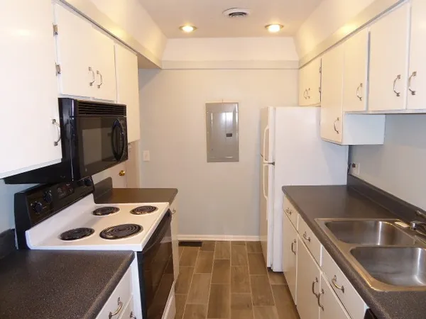 $1,400 | 5025 Hillsboro Pike, Unit 15Z, Nashville, TN 37215