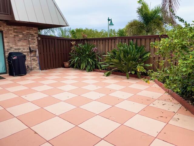 1420 Ocean Way, Unit 23C Jupiter, FL 33477 - Photo 15 of 32 a view of backyard with potted plants