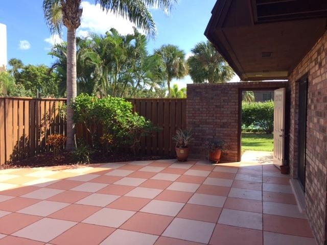 1420 Ocean Way, Unit 23C Jupiter, FL 33477 - Photo 18 of 32 a view of a backyard with plants and large trees