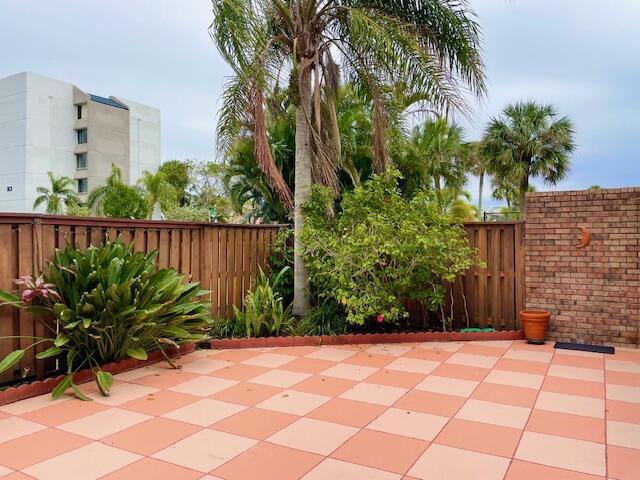 1420 Ocean Way, Unit 23C Jupiter, FL 33477 - Photo 2 of 32 a view of a backyard