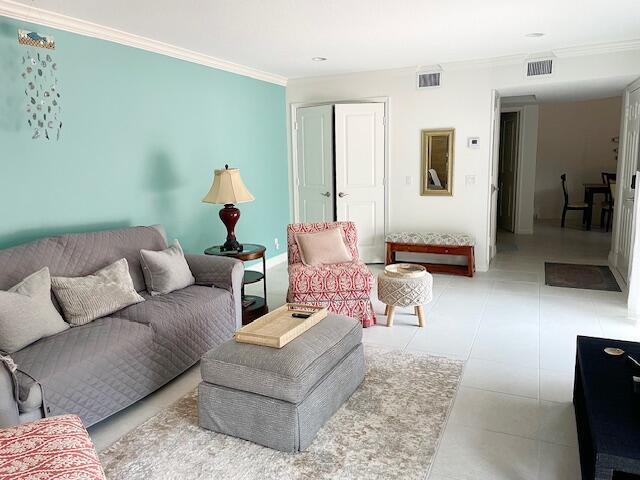 1420 Ocean Way, Unit 23C Jupiter, FL 33477 - Photo 4 of 32 a living room with furniture and a couch