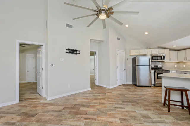 $2,395 | 502 3rd Avenue, Destin, FL 32541