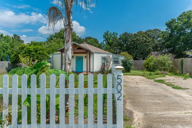 $2,395 | 502 3rd Avenue, Destin, FL 32541