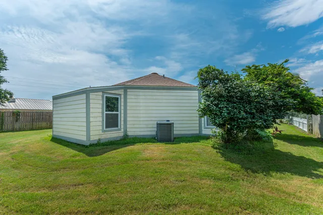 $2,395 | 502 3rd Avenue, Destin, FL 32541