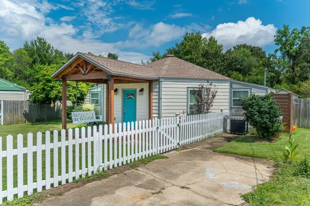 $2,395 | 502 3rd Avenue, Destin, FL 32541