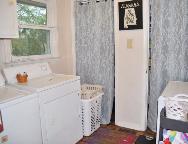 6298 Thomaston Road Macon, GA 31220 - Photo 29 of 33 a utility room with dryer and washer