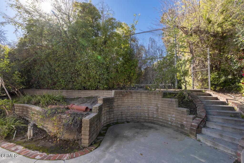 893 Gainsborough Drive Pasadena, CA 91107 - Photo 40 of 62 a view of outdoor space and yard