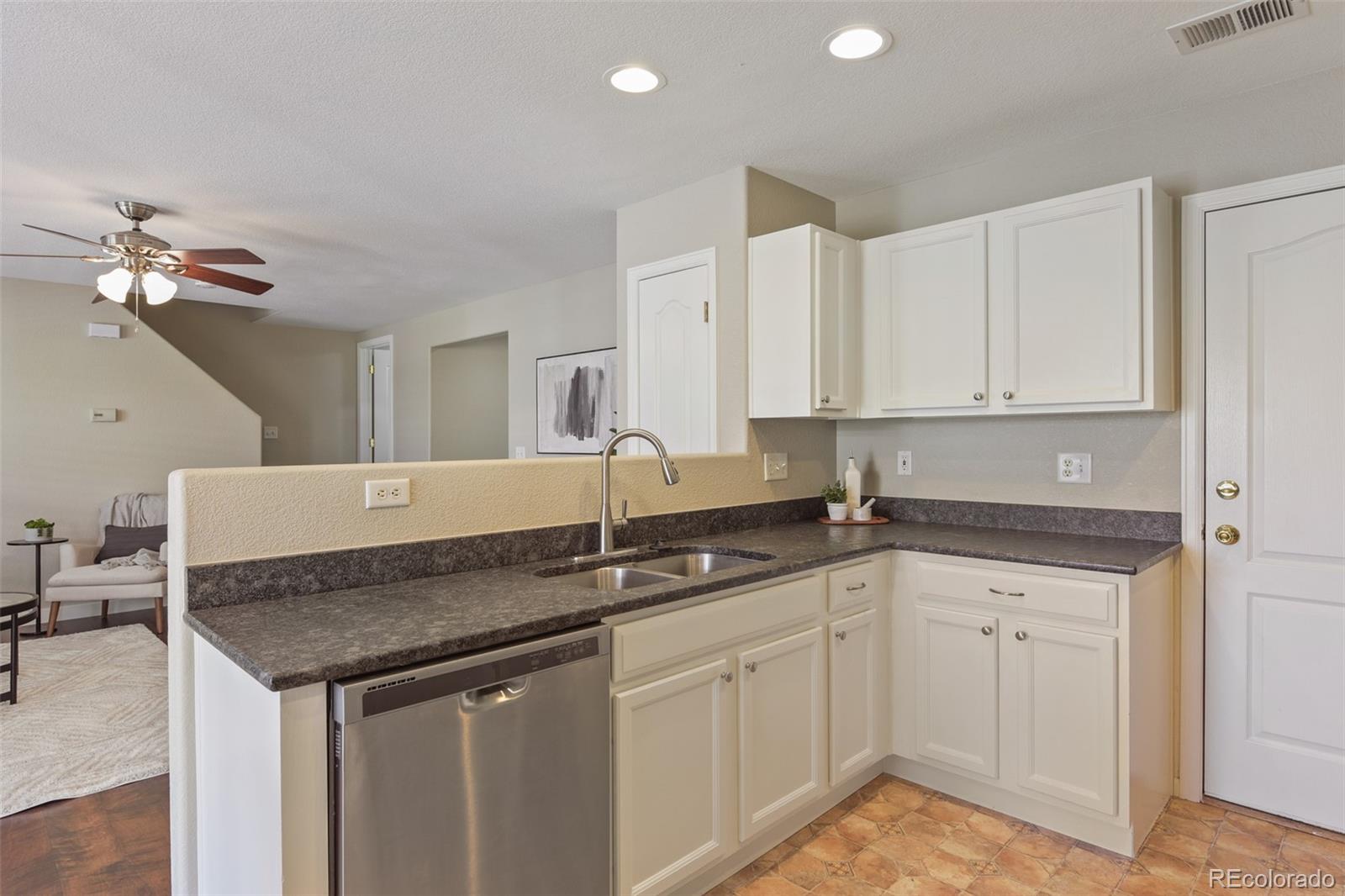 9723 Marmot Ridge Circle Littleton, CO 80125 - Photo 14 of 36