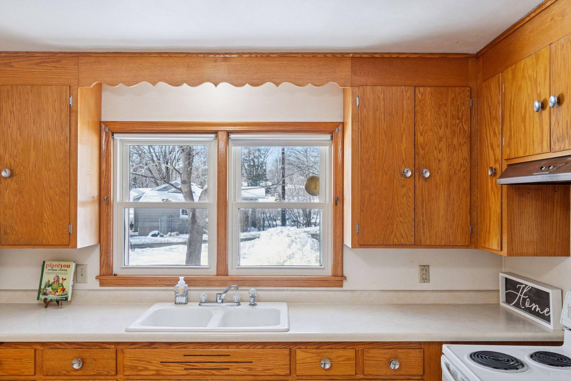 3925 Victoria Street Minnetonka, MN 55345 - Photo 10 of 39