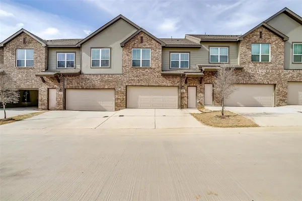 $2,300 | 544 East Pointe Drive, Weatherford, TX 76087