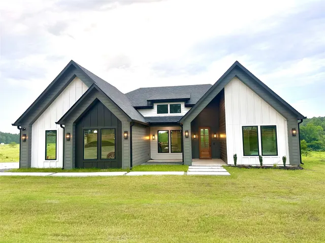 a front view of the house with yard