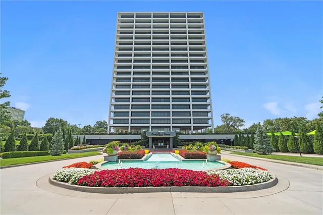 $1,450,000 | 700 West 31st Street, Unit 1804, Kansas City, MO 64108