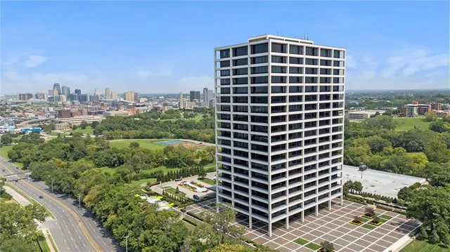 $1,450,000 | 700 West 31st Street, Unit 1804, Kansas City, MO 64108