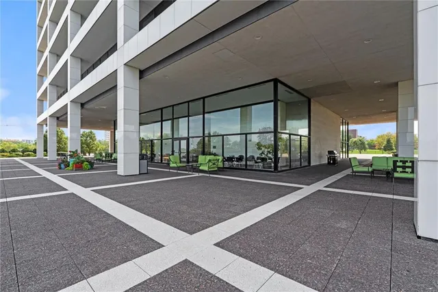 $1,450,000 | 700 West 31st Street, Unit 1804, Kansas City, MO 64108