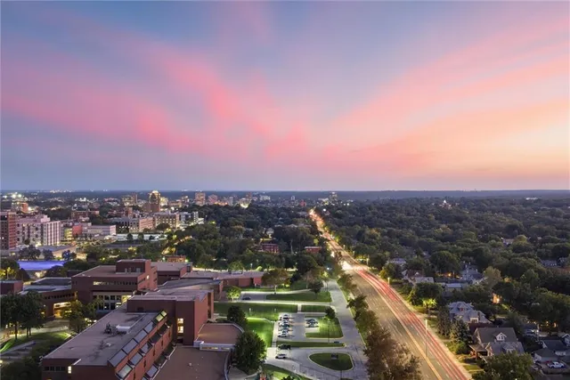 $1,450,000 | 700 West 31st Street, Unit 1804, Kansas City, MO 64108