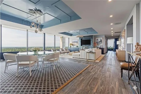 $1,350,000 | 700 West 31st Street, Unit 1804, Kansas City, MO 64108