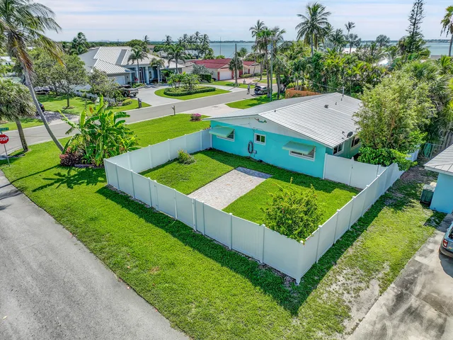 an aerial view of a house with yard swimming pool and outdoor seating