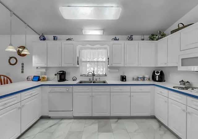 $425,000 | 914 Woodland Drive, Seffner, FL 33584