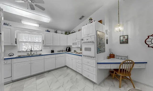 $425,000 | 914 Woodland Drive, Seffner, FL 33584