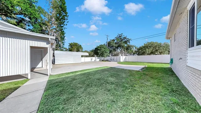 $425,000 | 914 Woodland Drive, Seffner, FL 33584