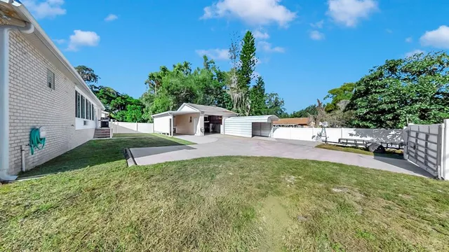 $425,000 | 914 Woodland Drive, Seffner, FL 33584