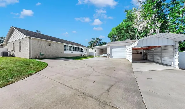 $425,000 | 914 Woodland Drive, Seffner, FL 33584