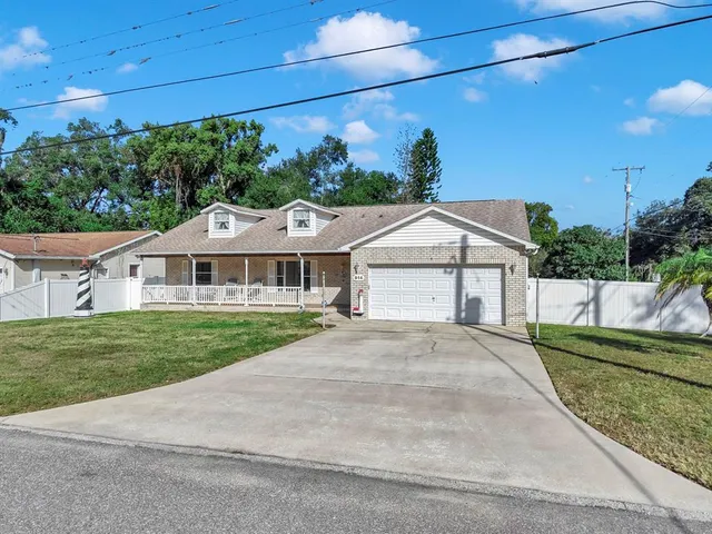 $425,000 | 914 Woodland Drive, Seffner, FL 33584