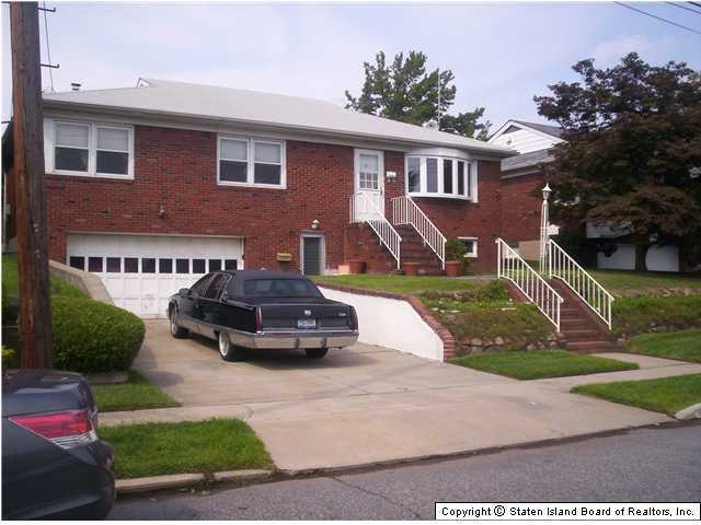 141 Beverly Road Staten Island, NY 10305 - Photo 1 of 9 Primary Photo