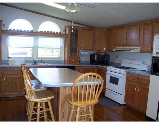523 Harmony Road New Brighton, PA 15066 - Photo 5 of 18 Cafeteria/Kitchen. EAT-IN-KITCHEN, ALL APPLIANCES STAY.