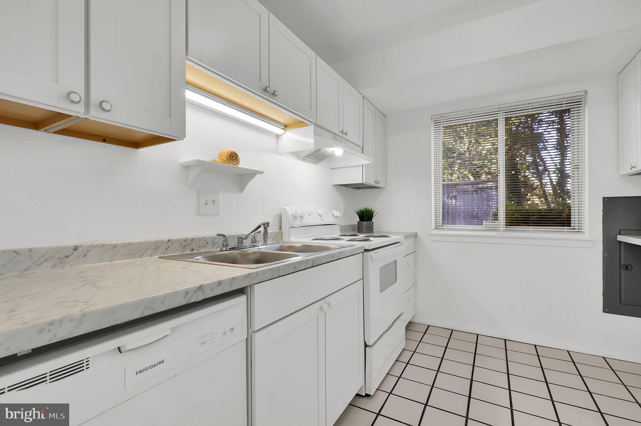 19302 Thomas Farm Road Montgomery Village, MD 20886 - Photo 12 of 36