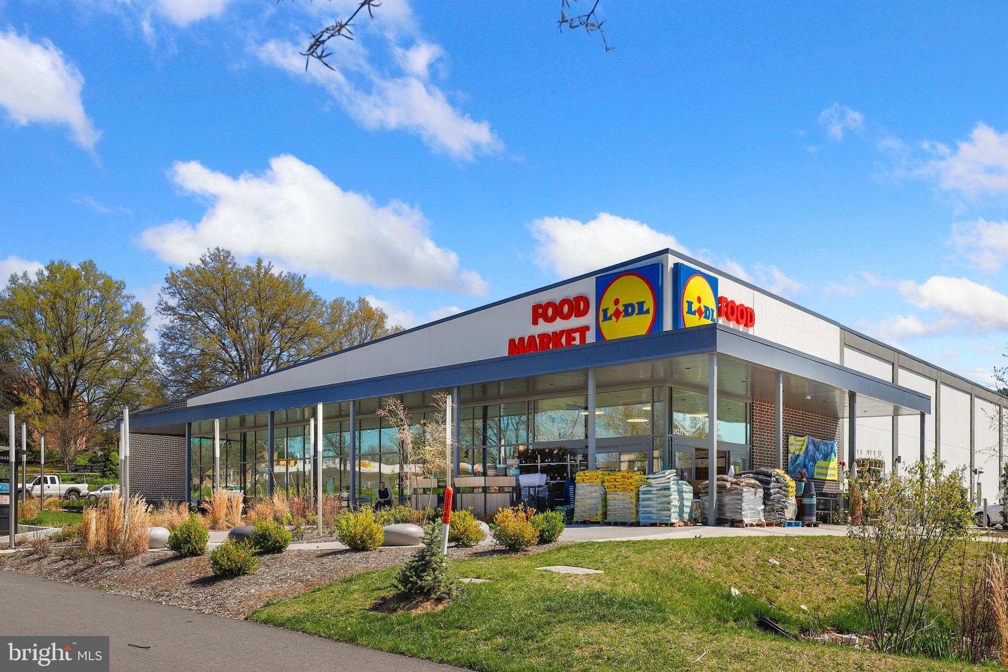 19302 Thomas Farm Road Montgomery Village, MD 20886 - Photo 27 of 36