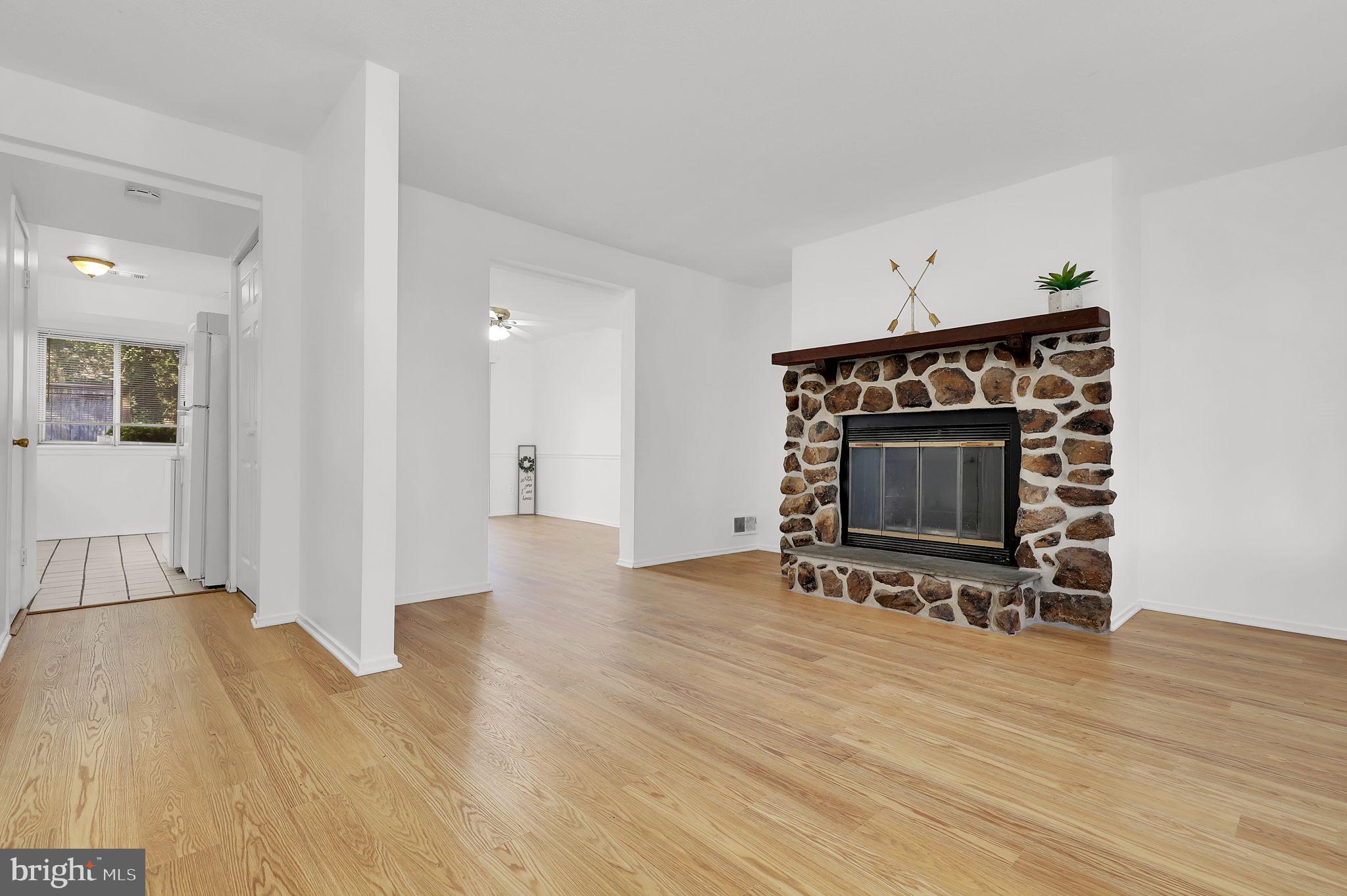 19302 Thomas Farm Road Montgomery Village, MD 20886 - Photo 3 of 36