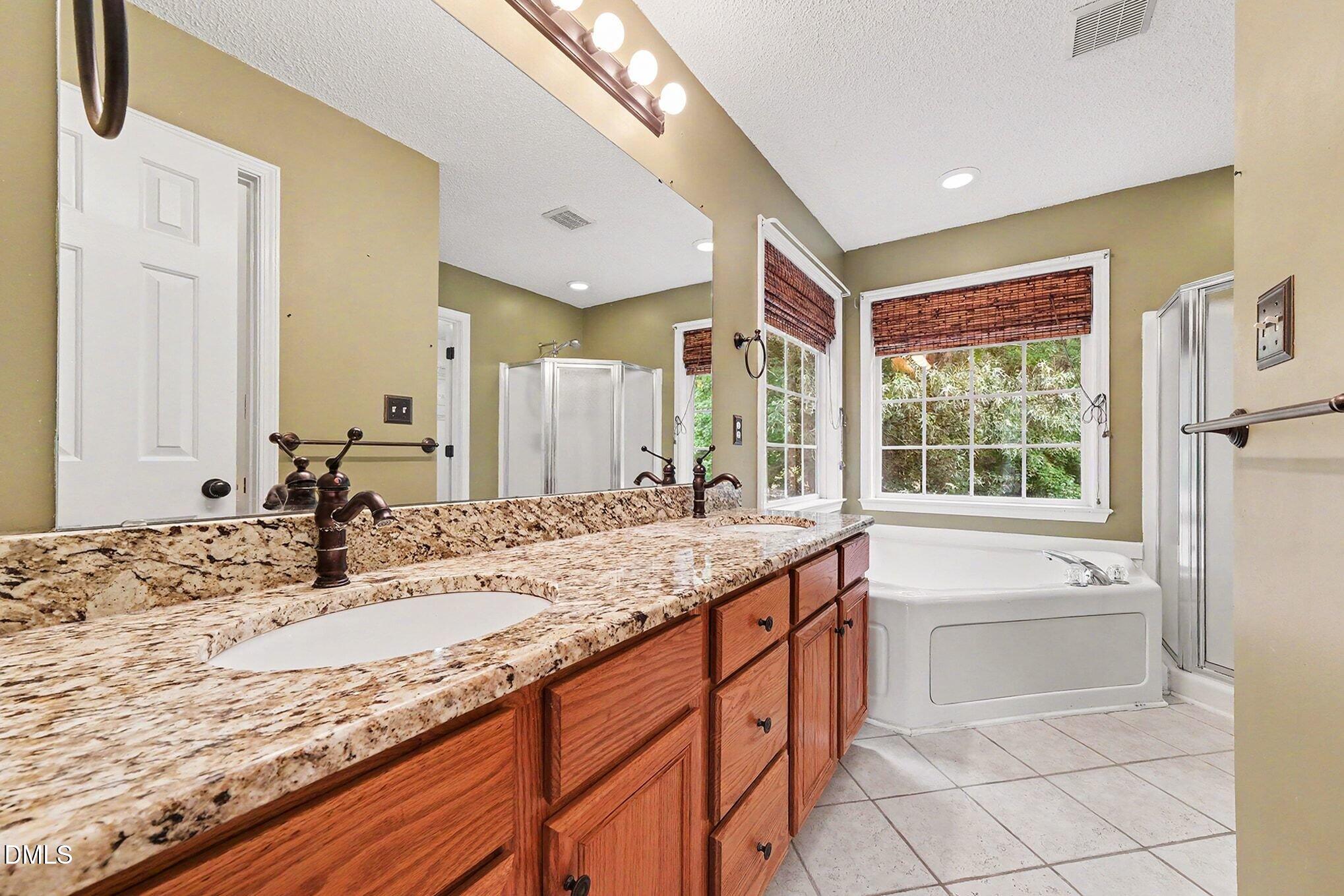 8405 Ridgebury Road Raleigh, NC 27603 - Photo 28 of 38 024_file_4037