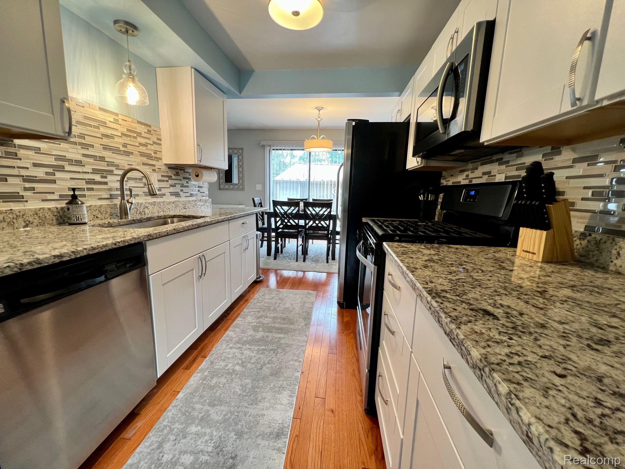 712 Oak Brook Ridge Drive Rochester, MI 48307 - Photo 5 of 22 Gallery Image 5