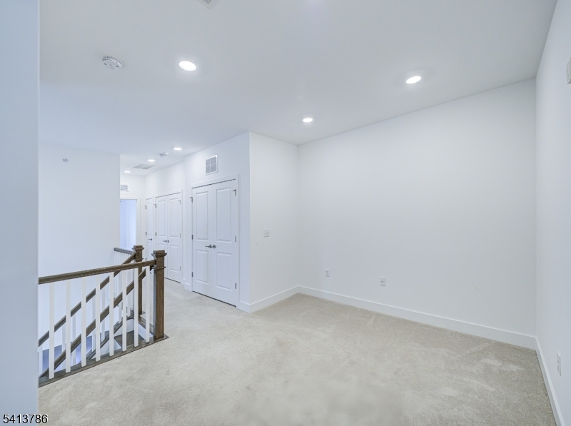 67 Veterans Way Morris Plains, NJ 07950 - Photo 17 of 33