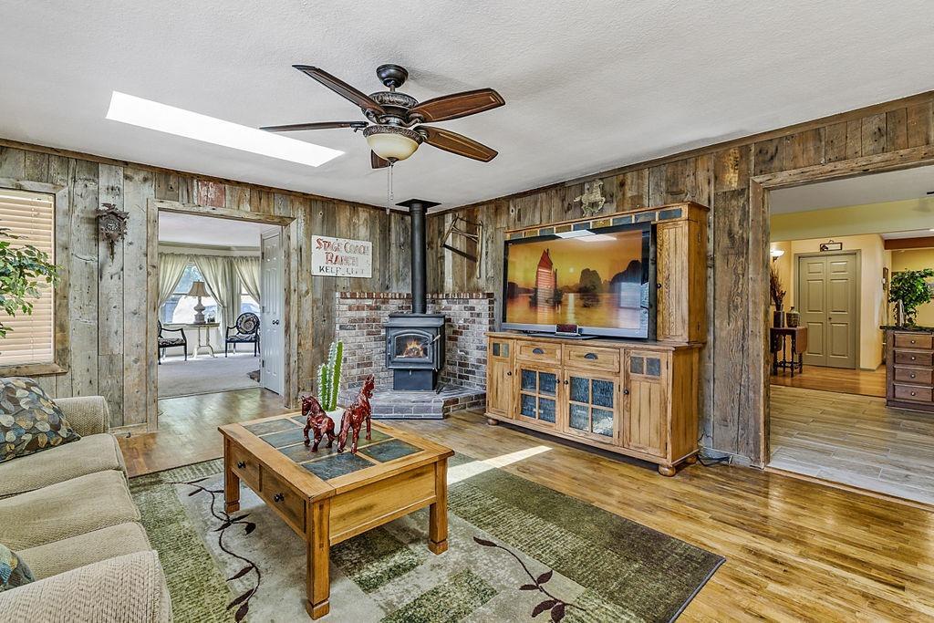 2095 Knowles Road Medford, OR 97501 - Photo 11 of 34 Gallery Image 11