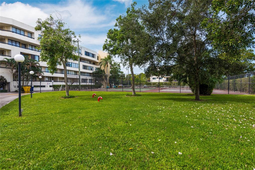 1401 South Federal Highway, Unit 122 Boca Raton, FL 33432 - Photo 28 of 29 a view of a park with large trees