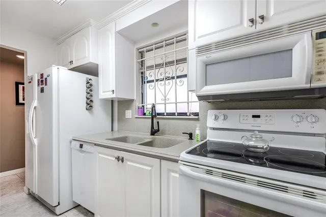 $2,700 | 1401 South Federal Highway, Unit 122, Boca Raton, FL 33432