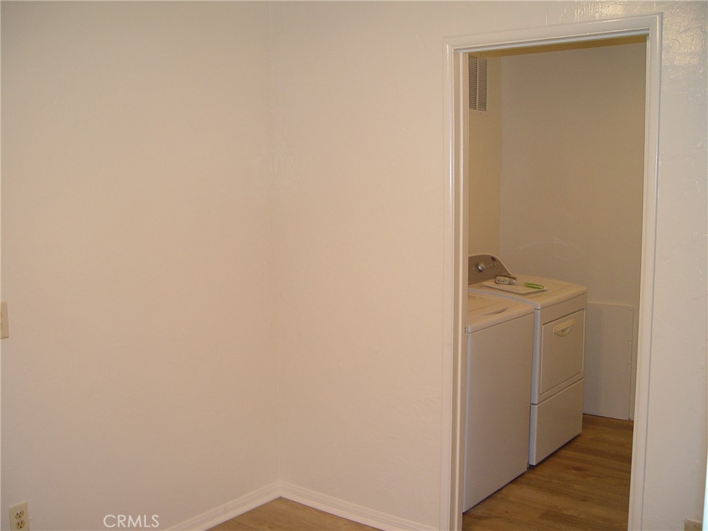 125 7th Street Manhattan Beach, CA 90266 - Photo 17 of 20 a view of a hallway