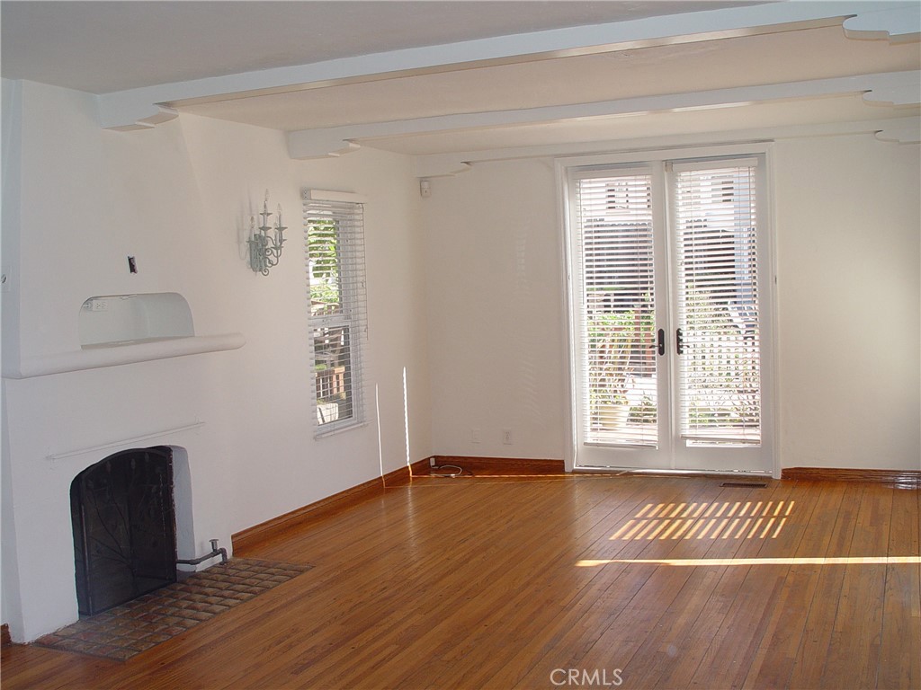 125 7th Street Manhattan Beach, CA 90266 - Photo 4 of 20 a view of a livingroom with wooden floor and a fireplace