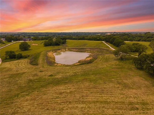 $294,000 | 2 Nation Road, Holt, MO 64048
