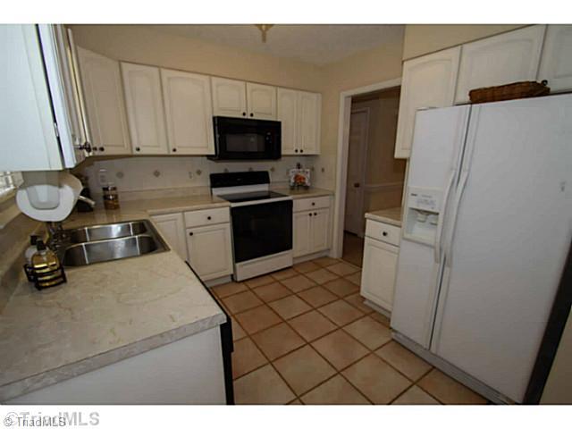 436 Farmstead Road Winston-Salem, NC 27107 - Photo 5 of 21 Kitchen. Super clean Kitchen