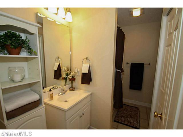 436 Farmstead Road Winston-Salem, NC 27107 - Photo 9 of 21 Bath. Main Level Full Bathroom