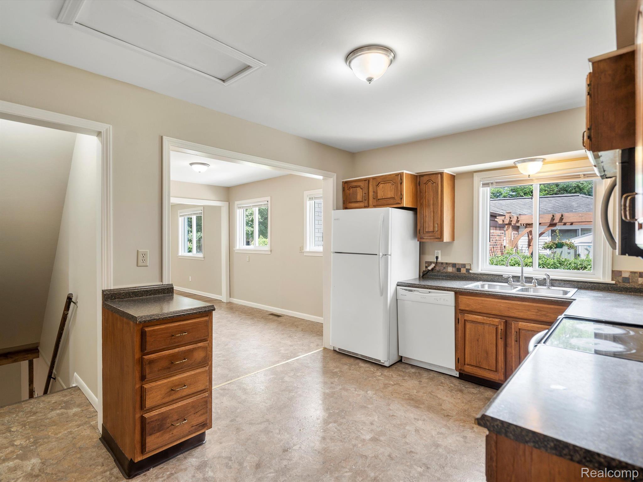 31553 Marblehead Road Farmington, MI 48336 - Photo 13 of 32 Gallery Image 13